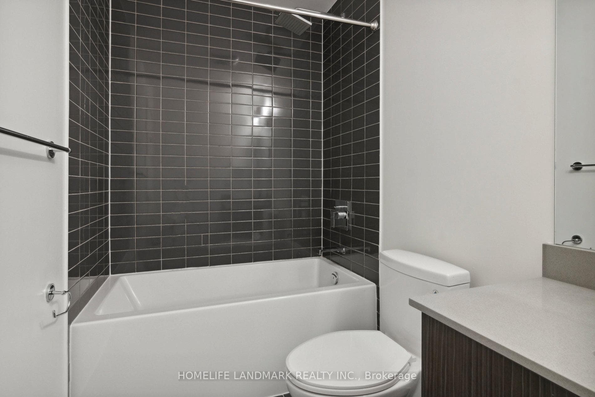 2916 HWY 7 Road Unit 1106 photo 19