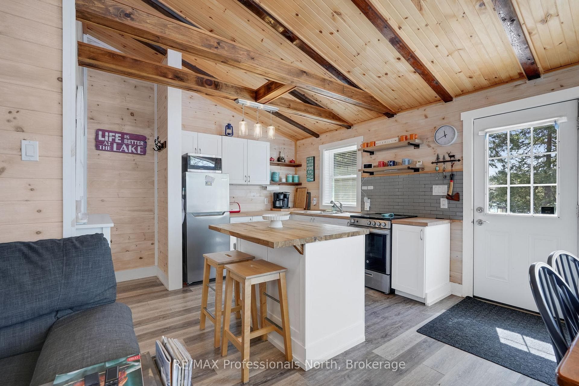 636 Skyline Drive photo 15