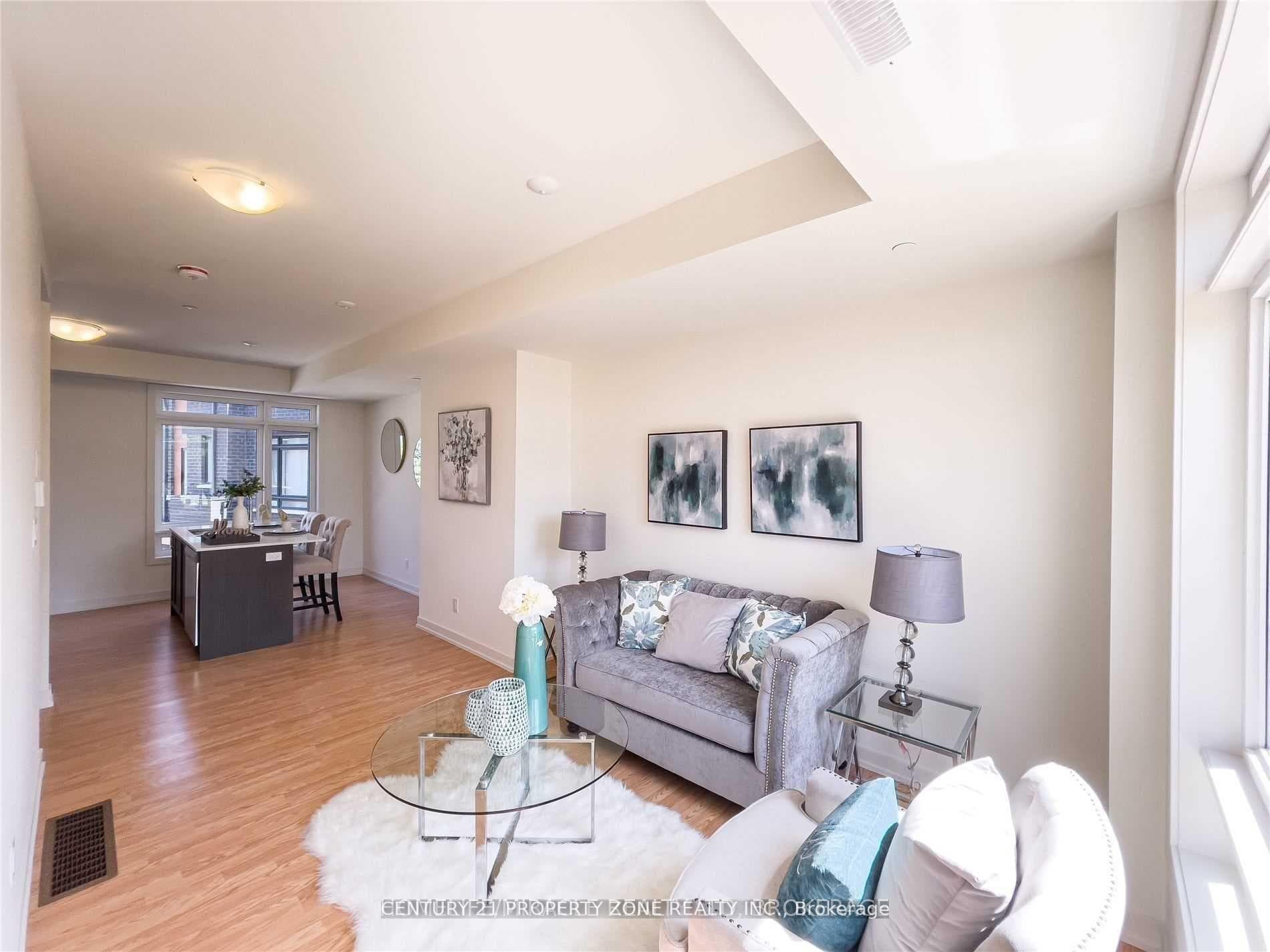 370 Red Maple Road Unit 23 photo 3