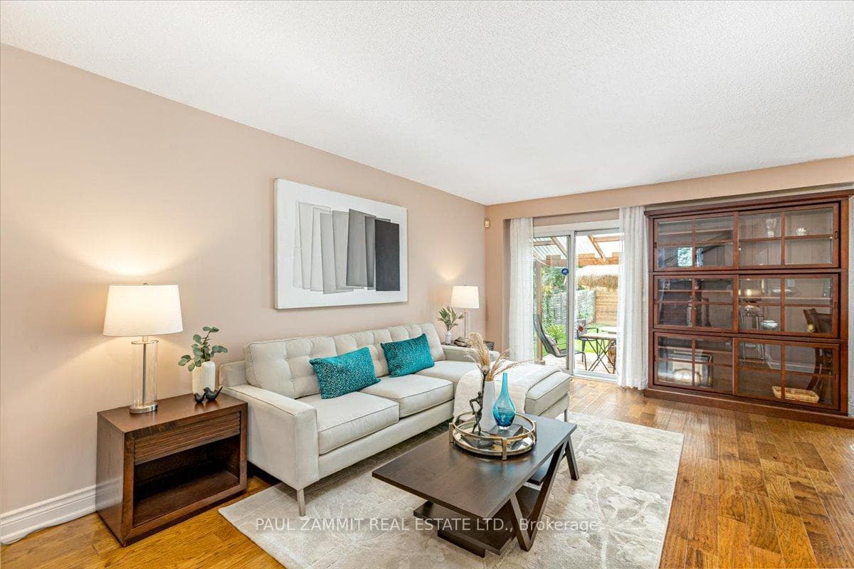30 Baywood Court photo 4