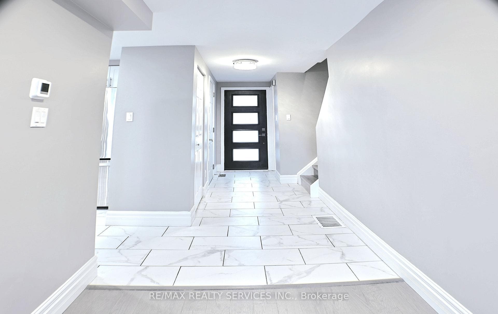 662 Elgin Street photo 8