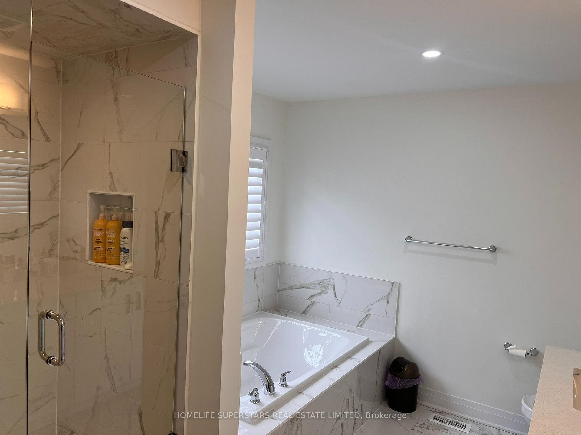 188 AVIRON Crescent photo 38