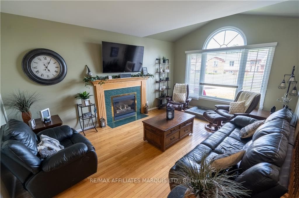 1229 DOVER Road photo 2