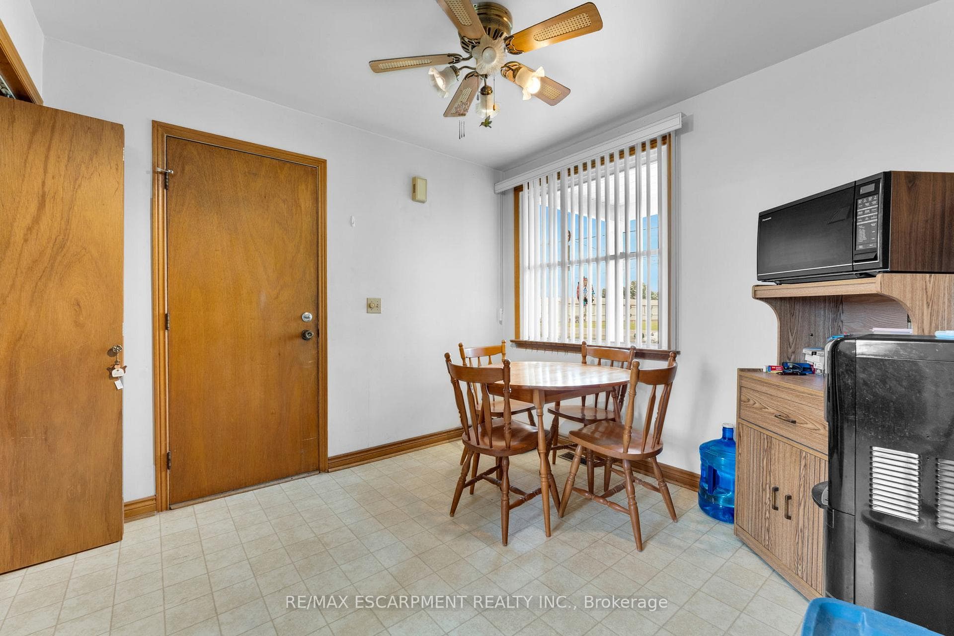 2986 Grimsby Road photo 18