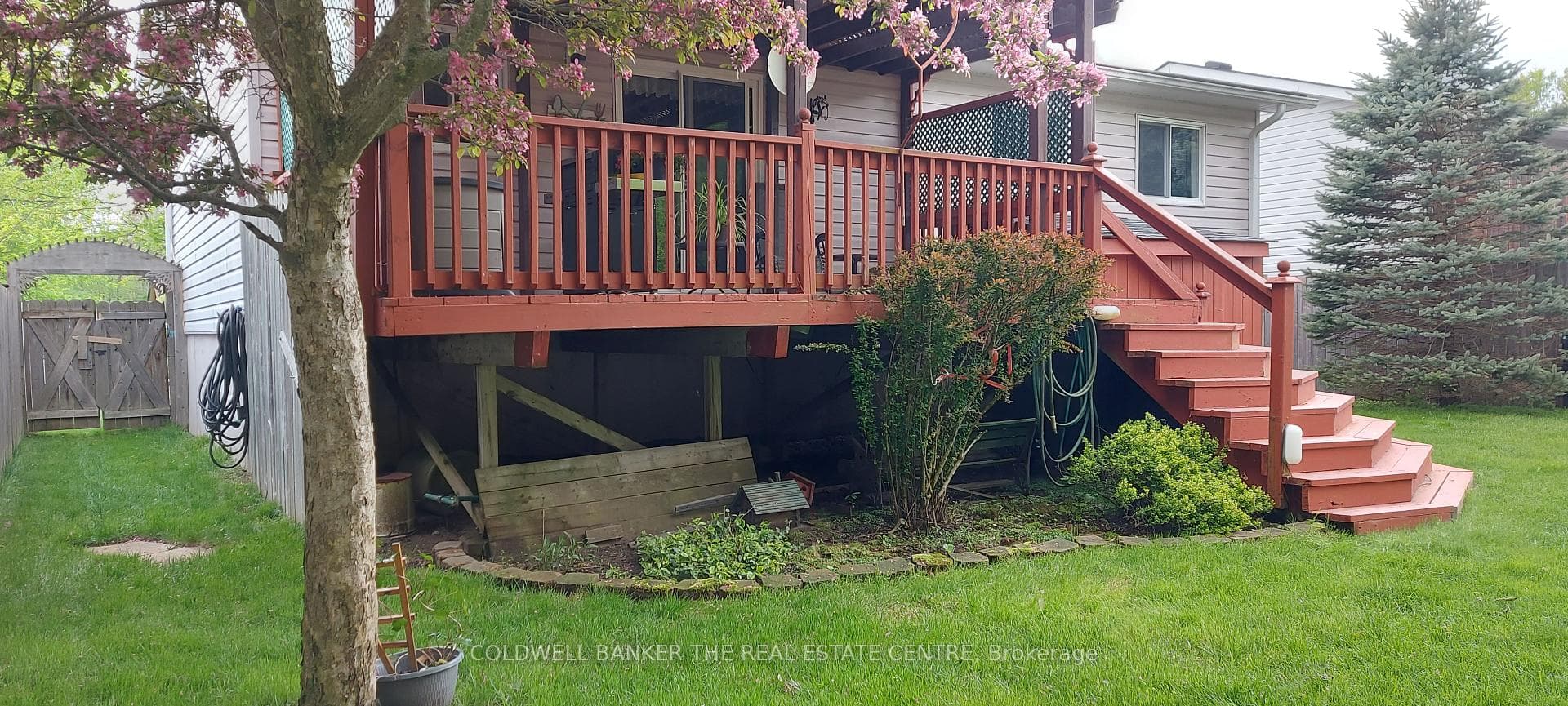 1087 Arnold Street photo 4