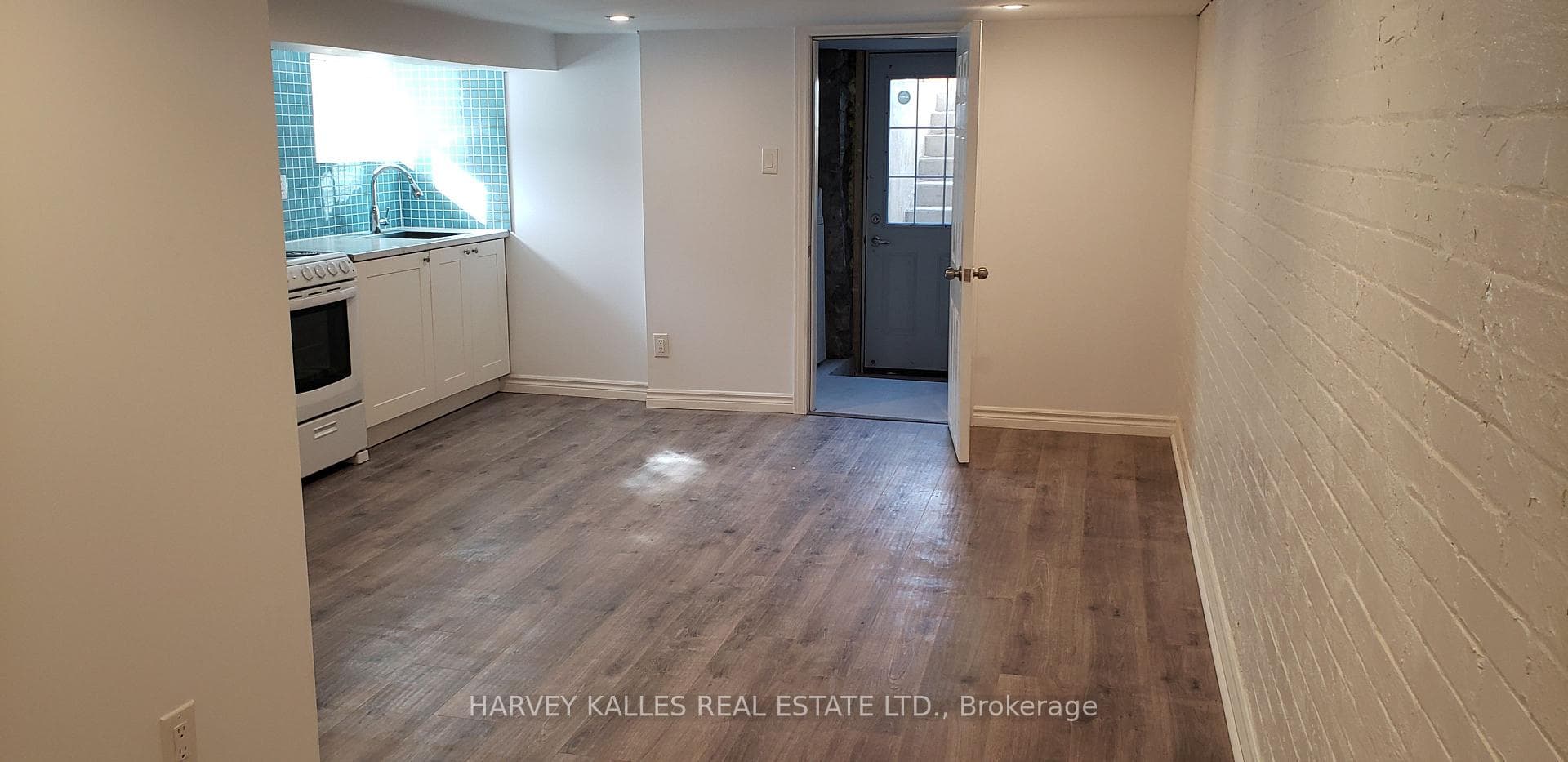 152 Barton Avenue Unit Lower photo 5