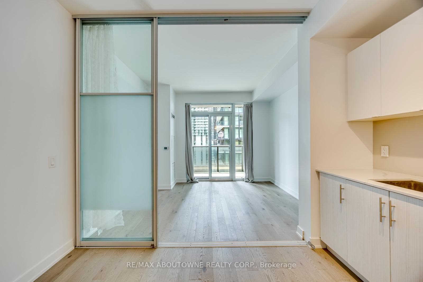 330 Richmond Street Unit 2601 photo 10