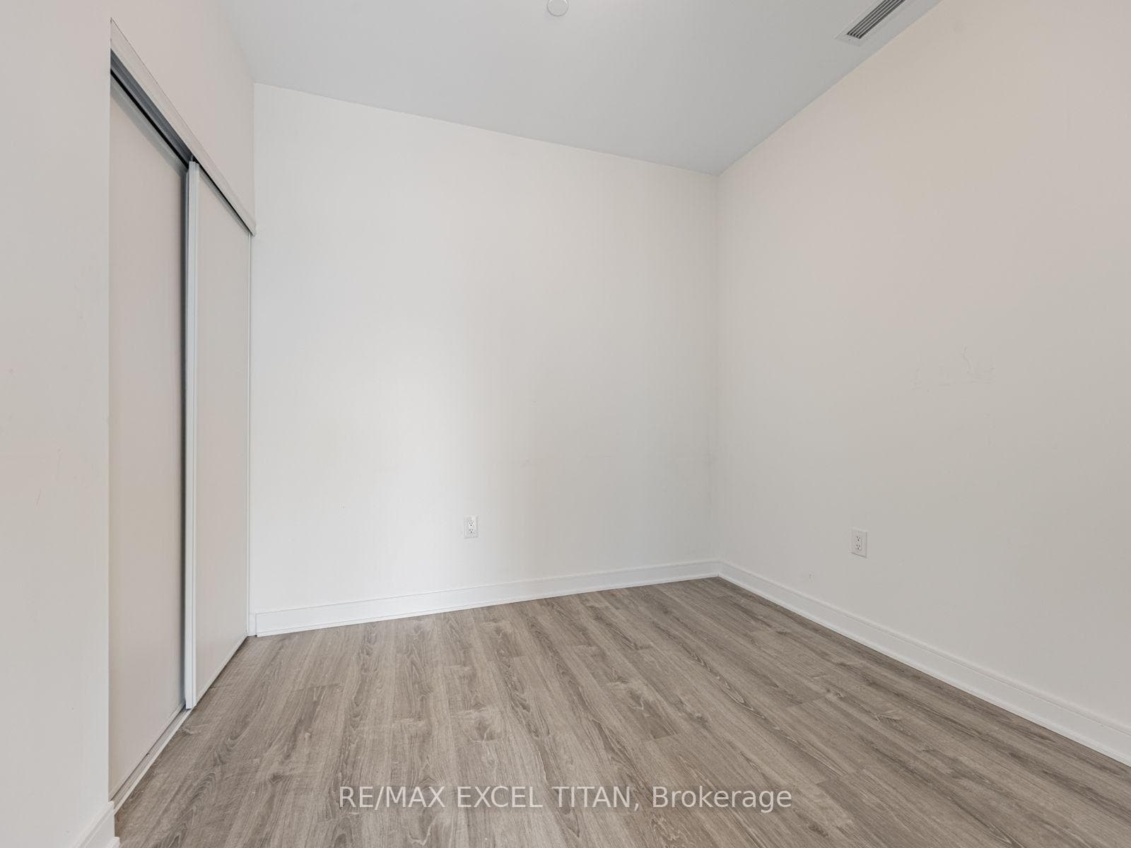 25 Neighbourhood Lane Unit 1012 photo 16
