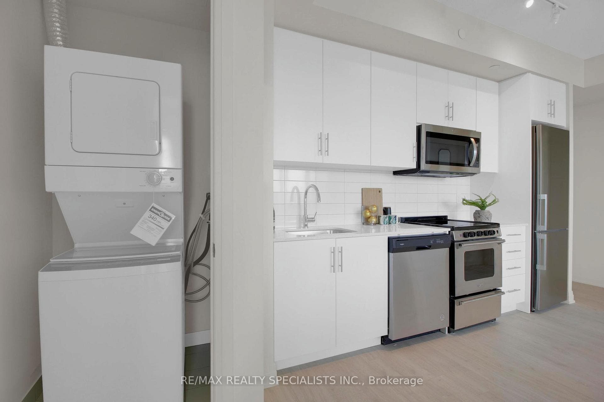 509 Dundas Street Unit 316 photo 11