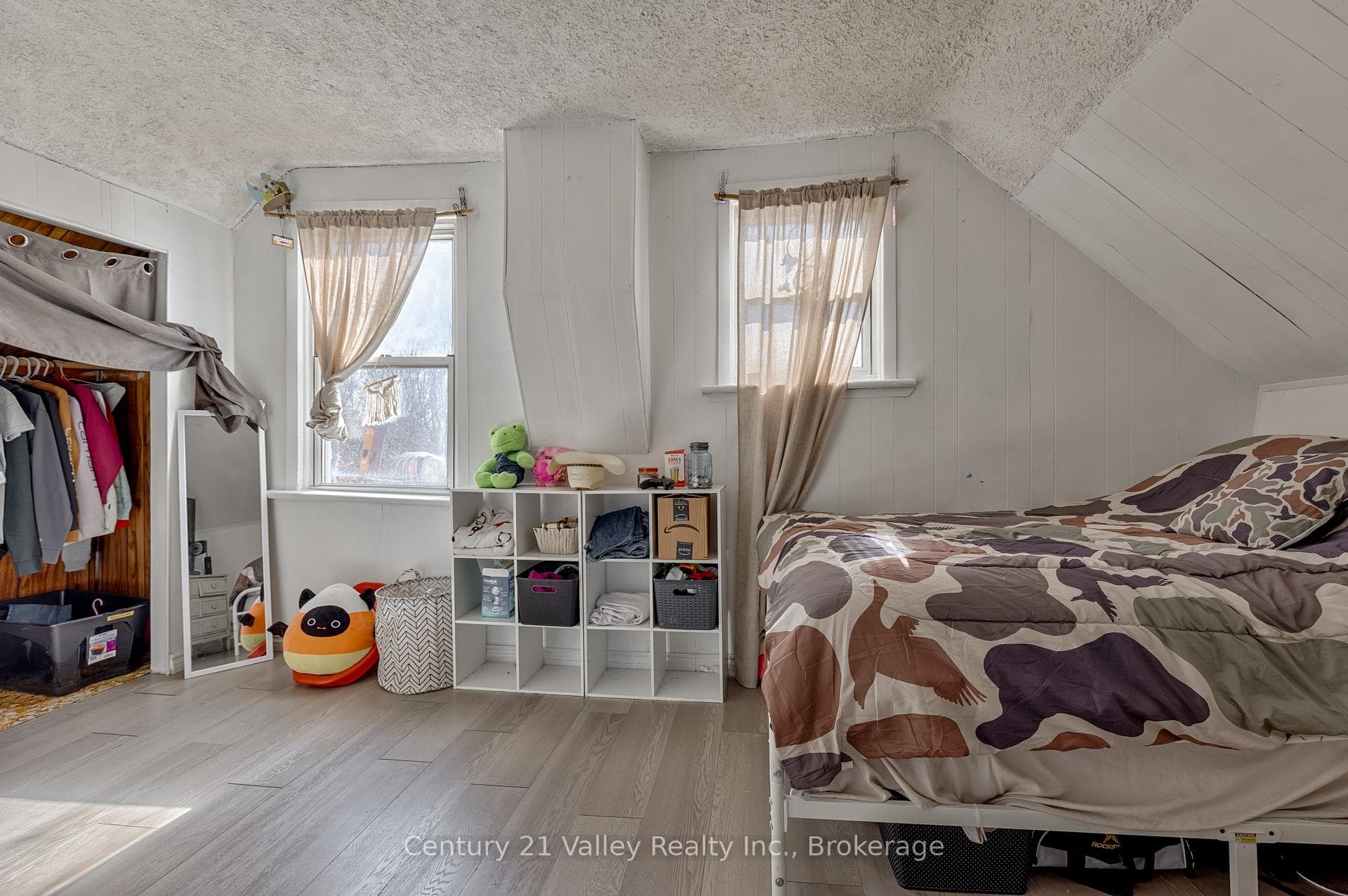442 Moffat Street photo 31