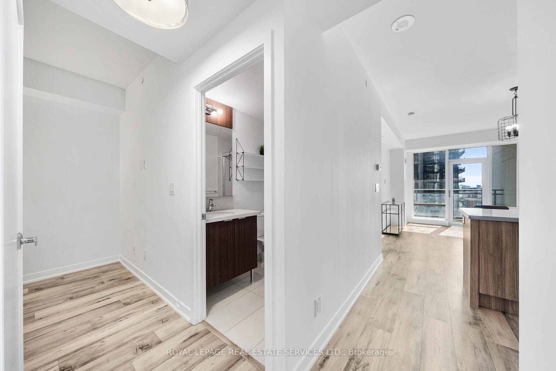 21 Widmer Street Unit 1601 photo 15
