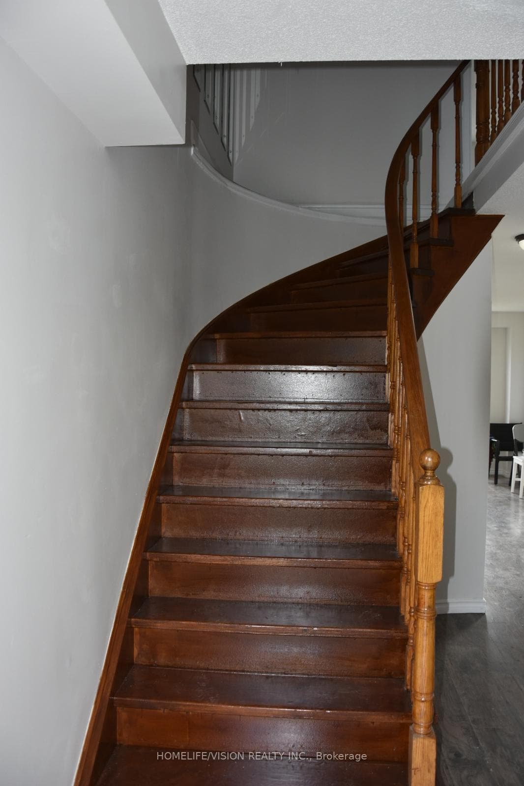 307 Bristol Crescent photo 4