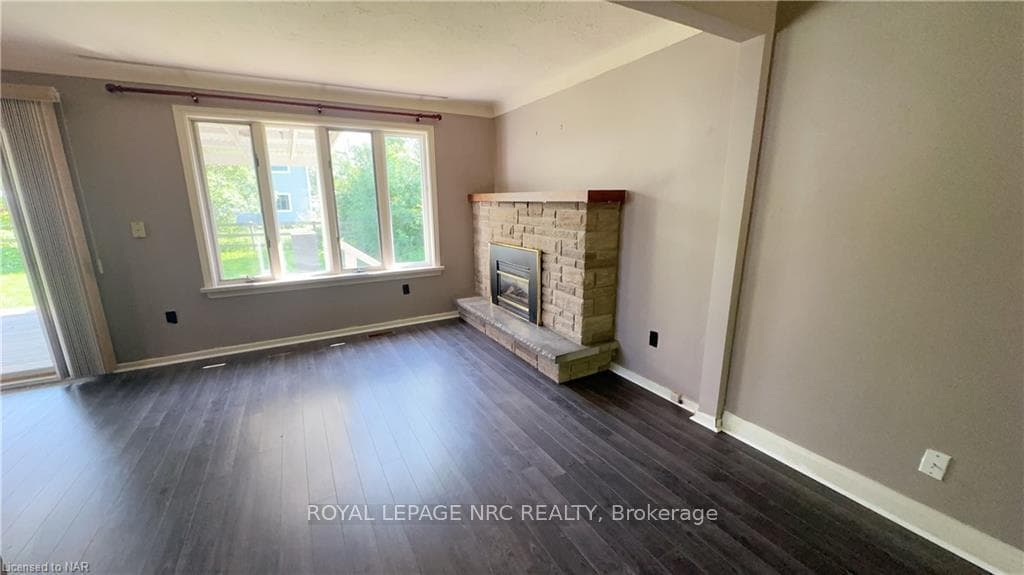 8 Byrne Boulevard photo 6