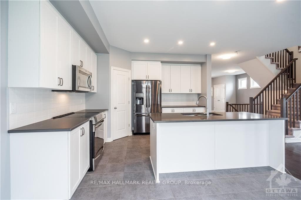 669 PARADE Drive photo 17