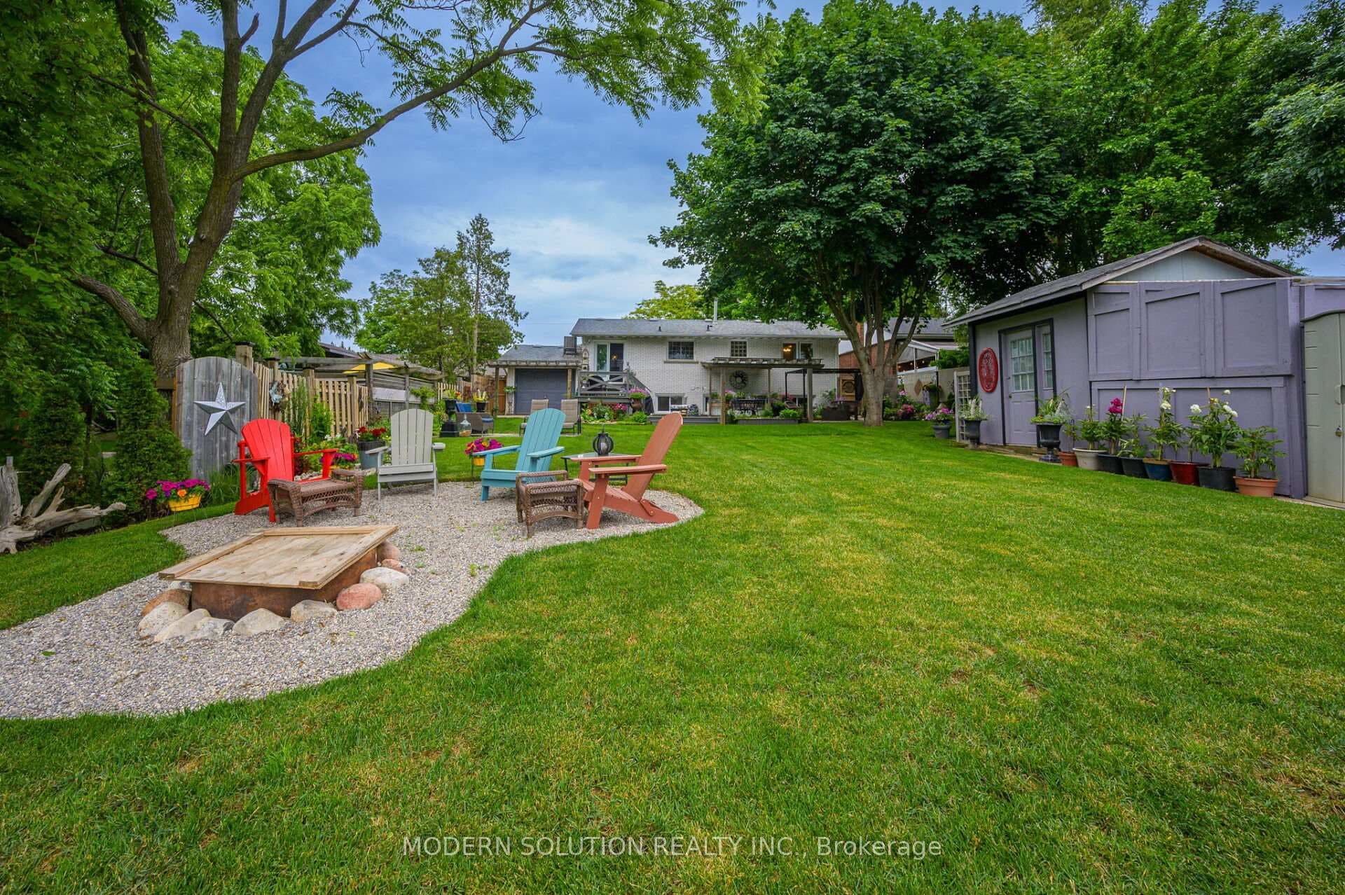 389 Maple Avenue photo 40