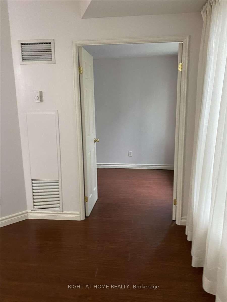 55 Bloor Street Unit 709 photo 9