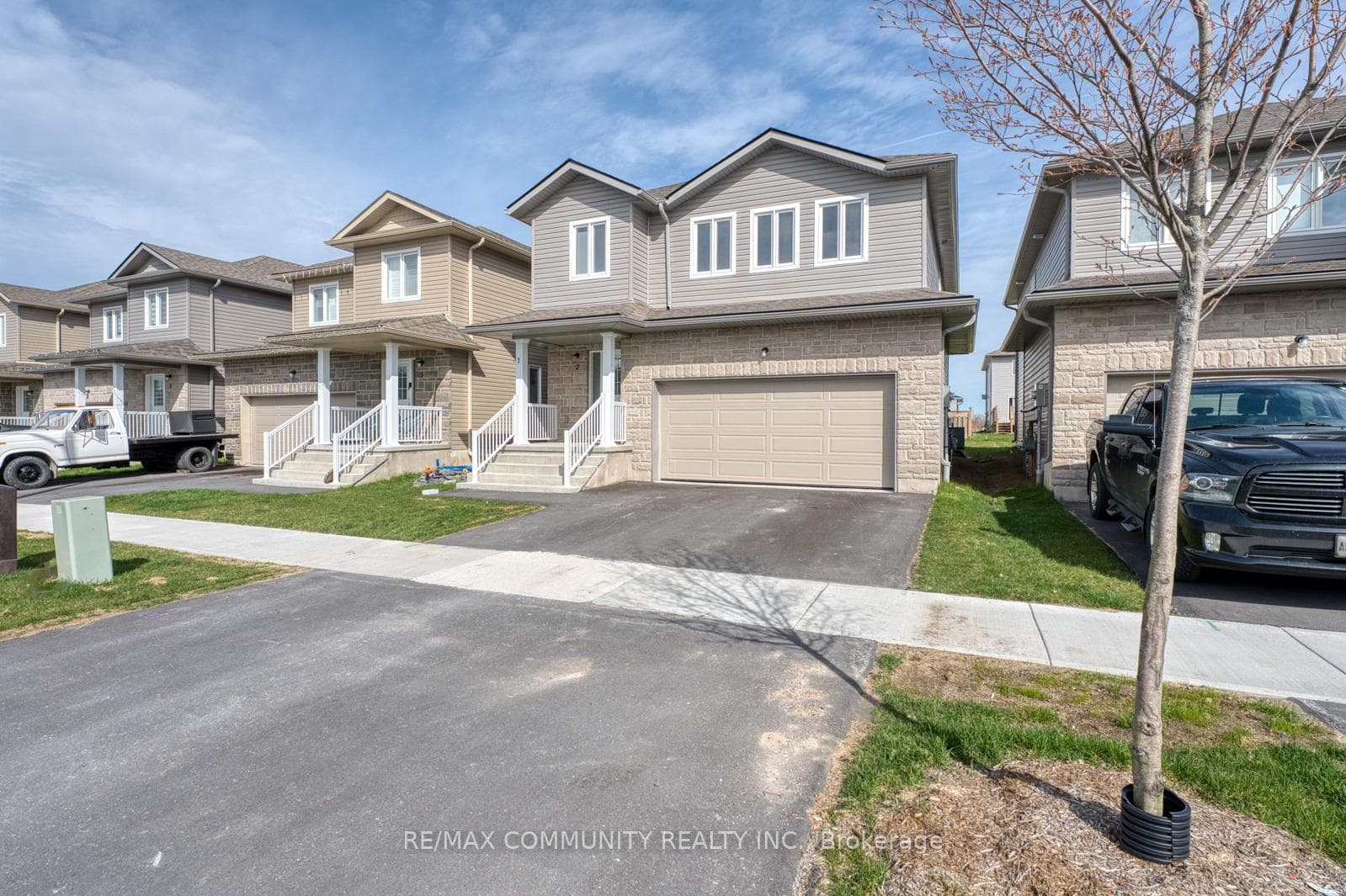 7 Millcreek Drive photo 1
