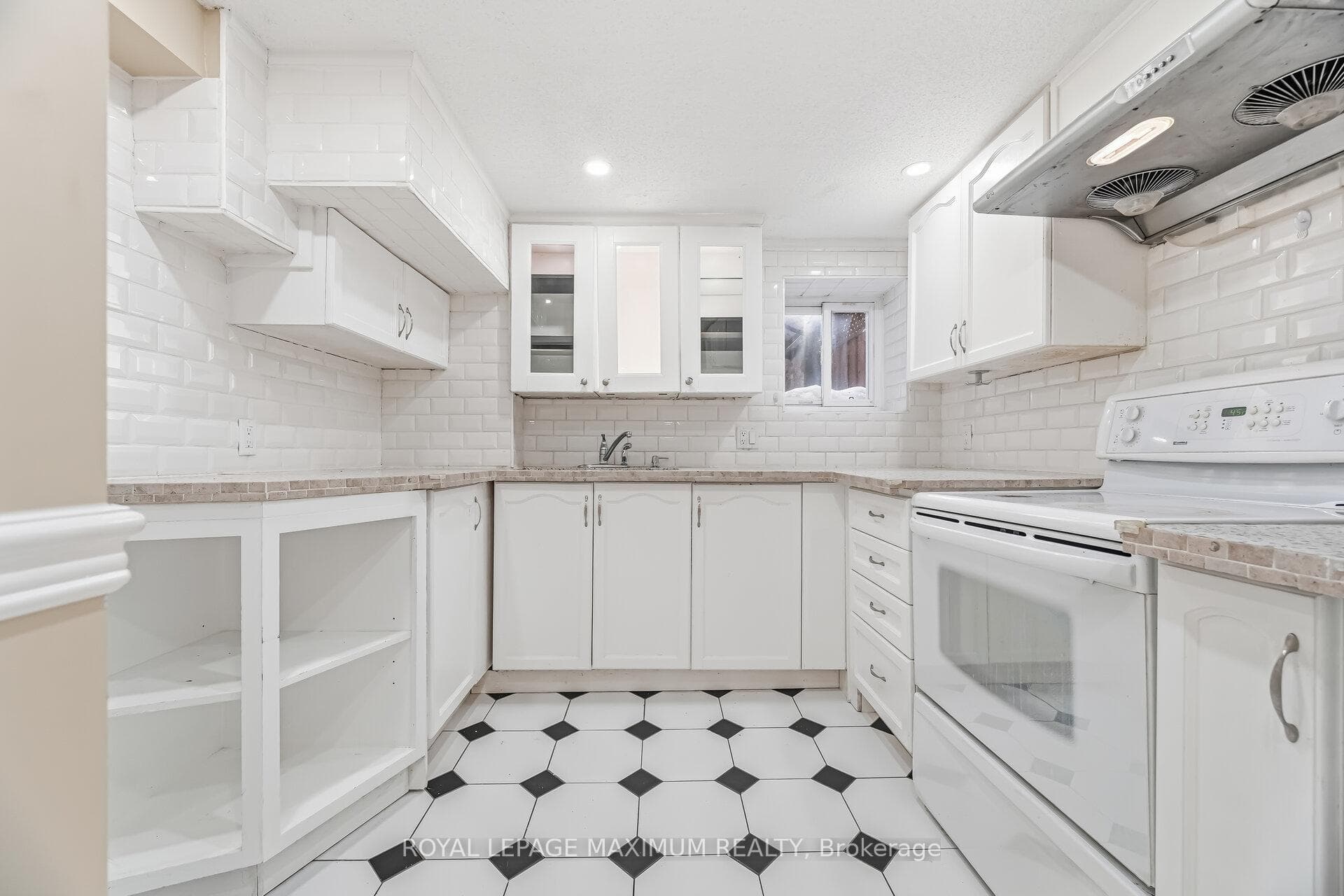 49 Jade Crescent photo 12