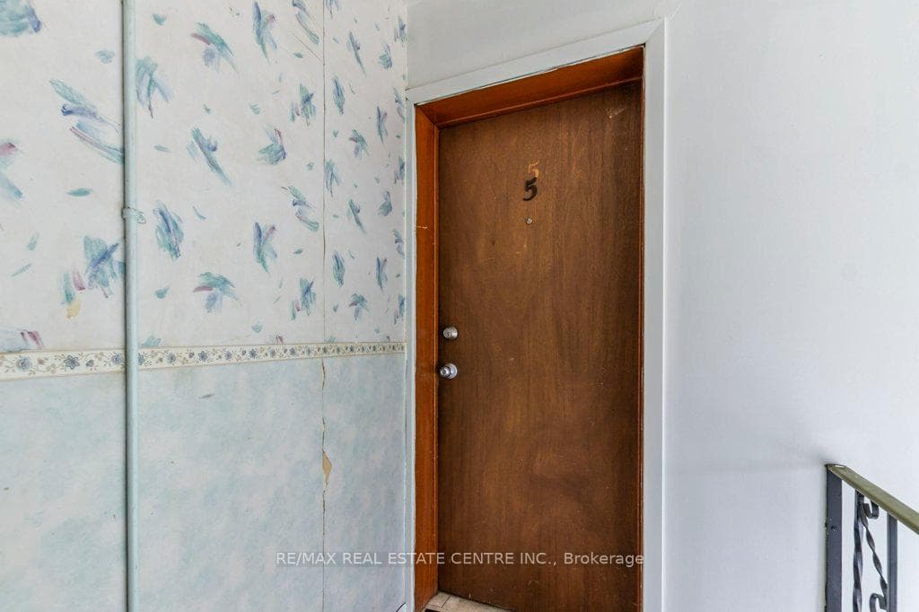 10 Plymouth Court photo 7