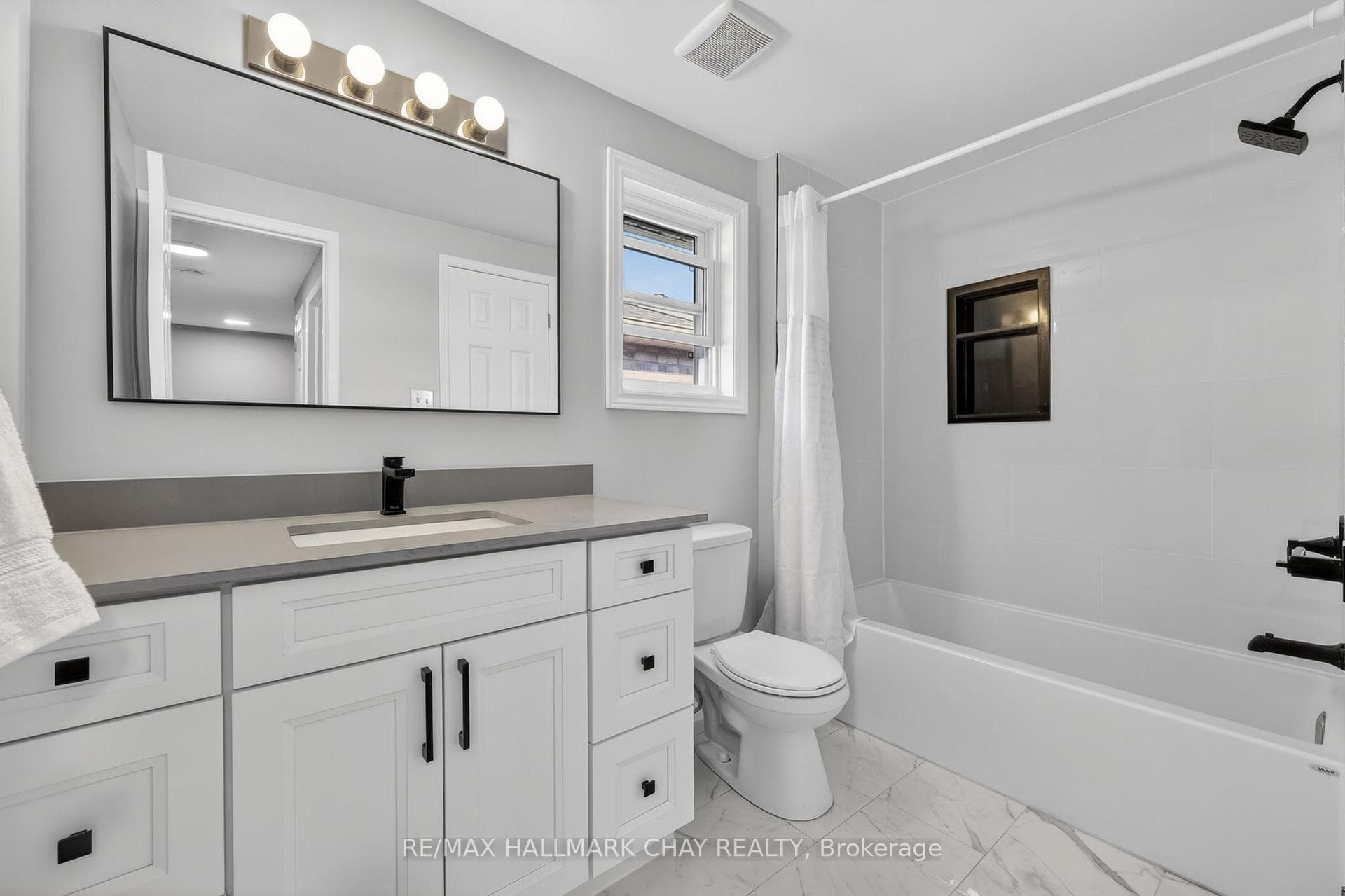 37 Majesty Boulevard photo 27