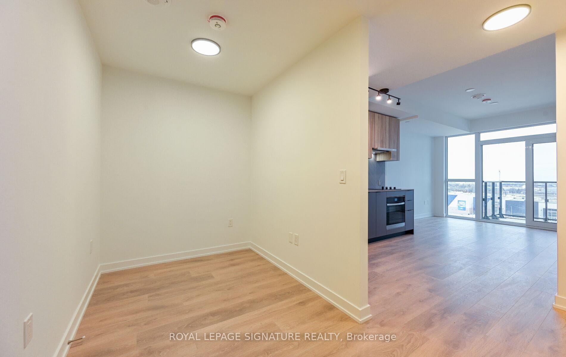 1037 The Queensway N/A Unit 707 photo 11