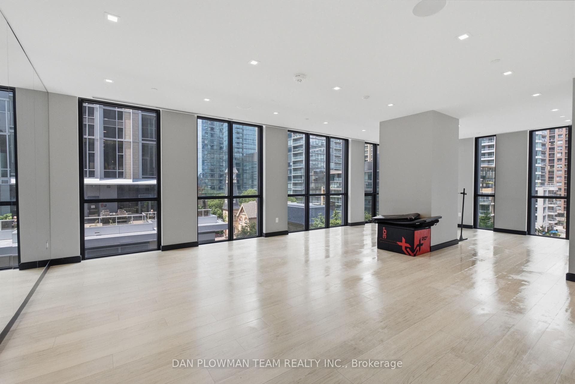 1 Yorkville Avenue Unit 901 photo 31