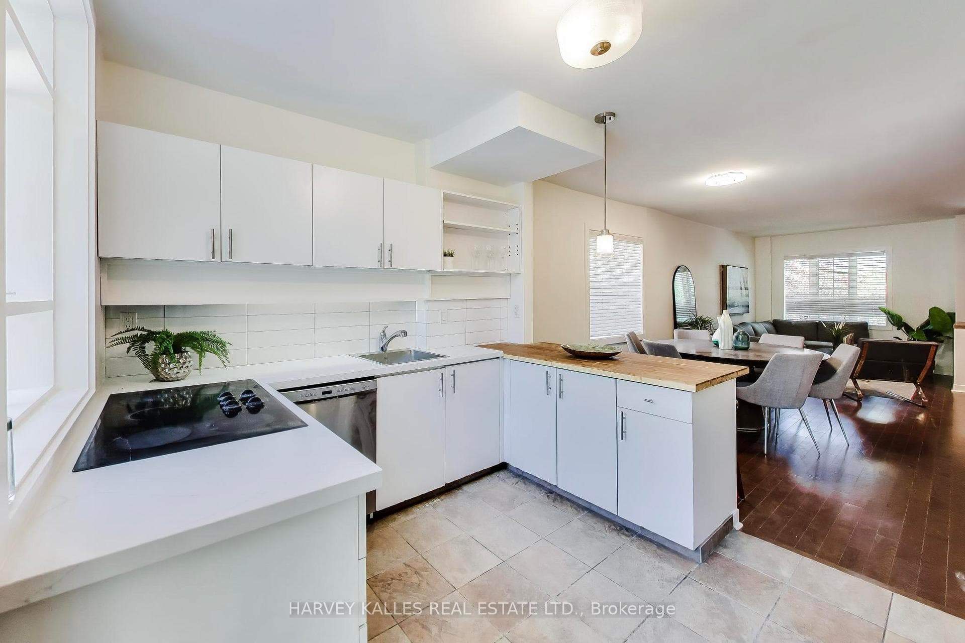 318 Sumach Street photo 11
