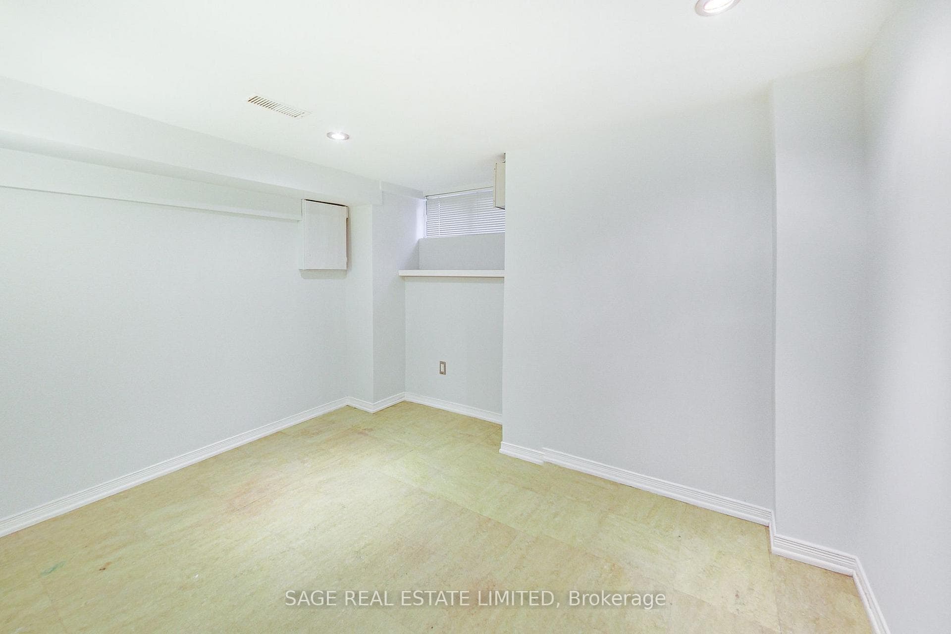 104 Sumach Street photo 29