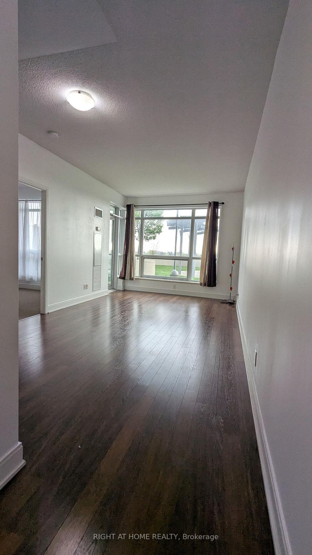 135 Village Green Square Unit 515 photo 2