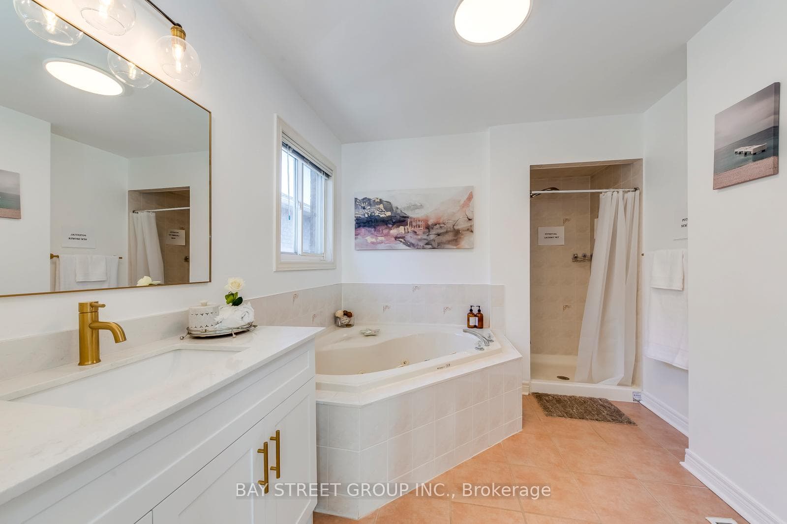 929 Ledbury Crescent photo 24
