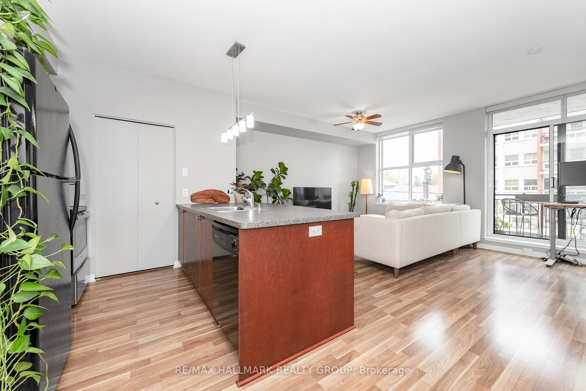 150 CAROLINE Avenue Unit 306 photo 9