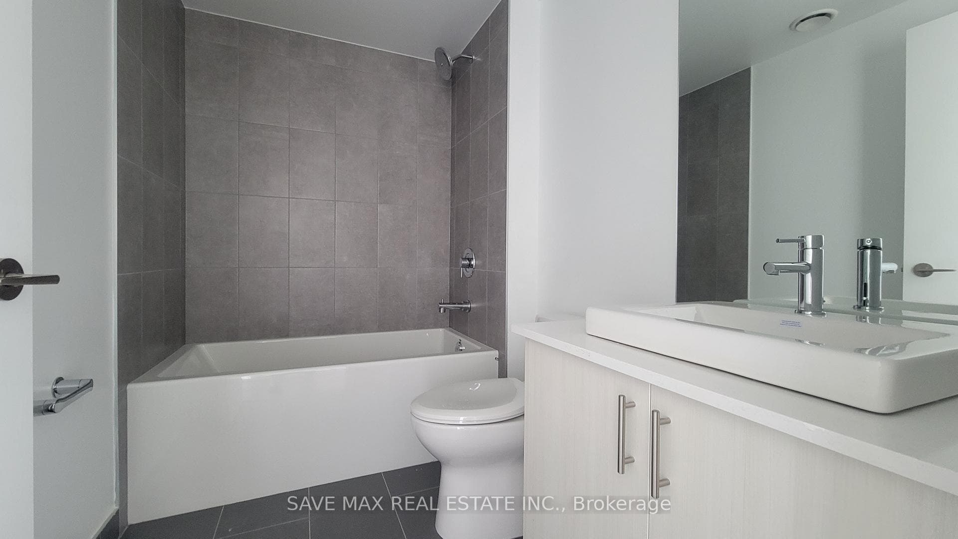 1195 The Queensway N/A Unit 307 photo 14