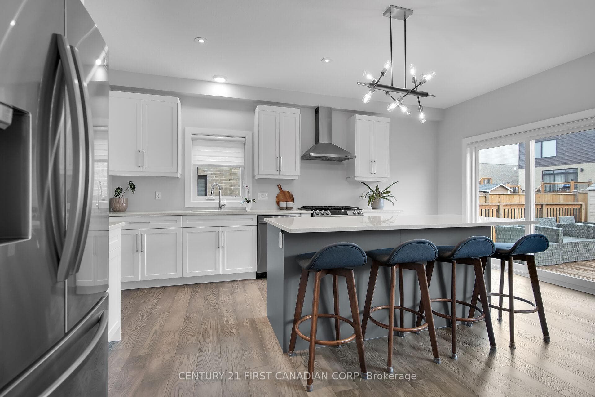1576 Dylan Street photo 7