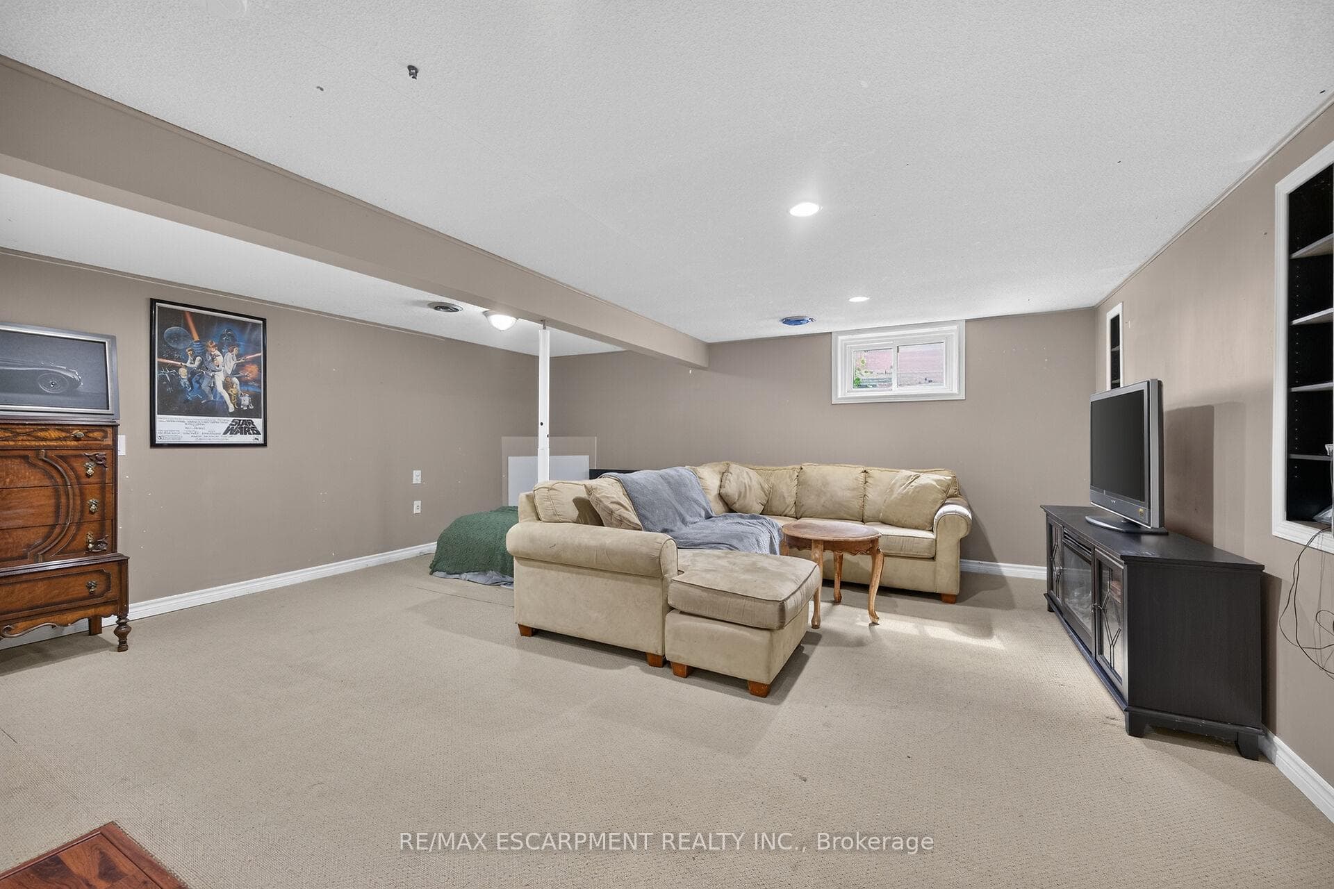 251 Mackenzie Crescent photo 29