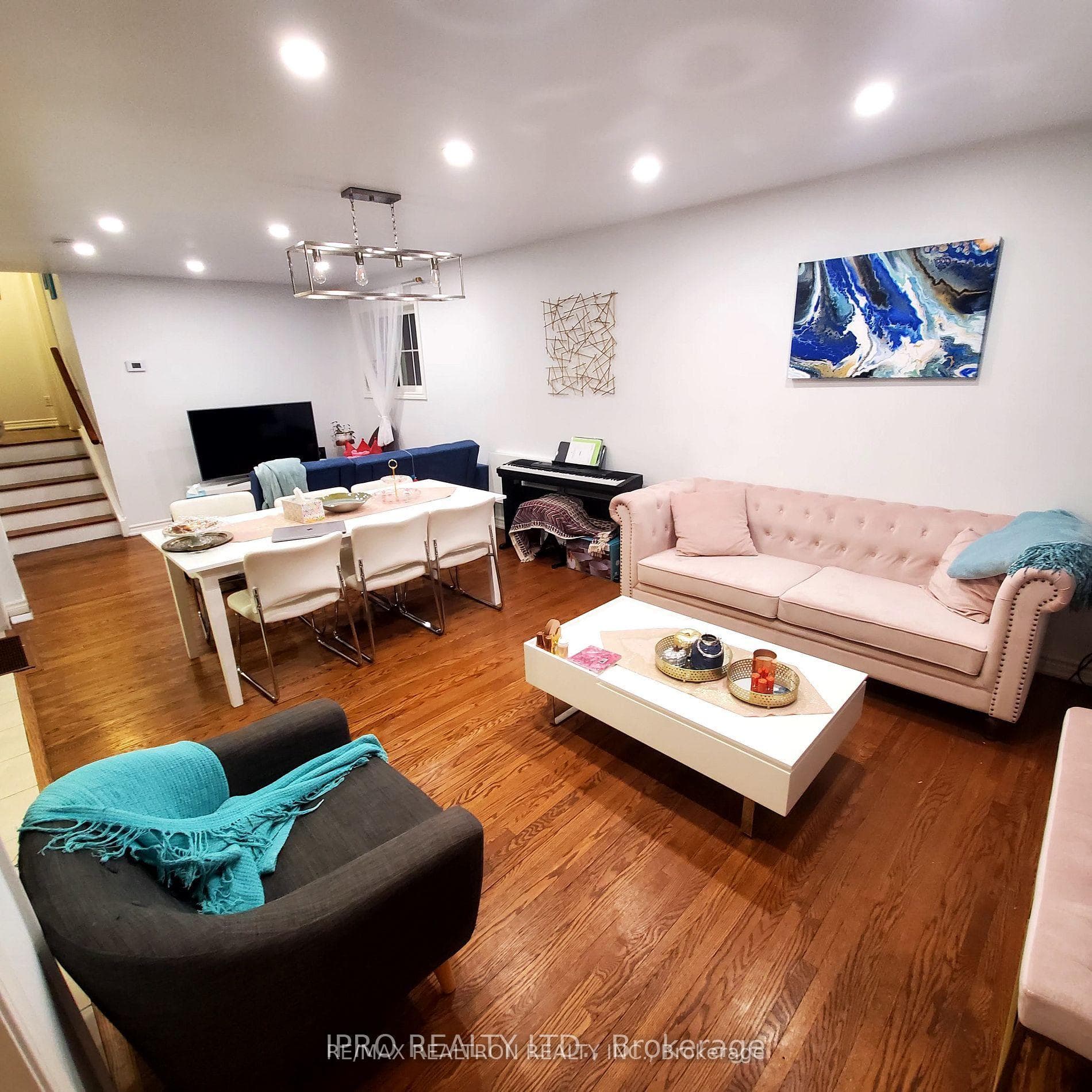 16 Cresthaven Drive photo 13