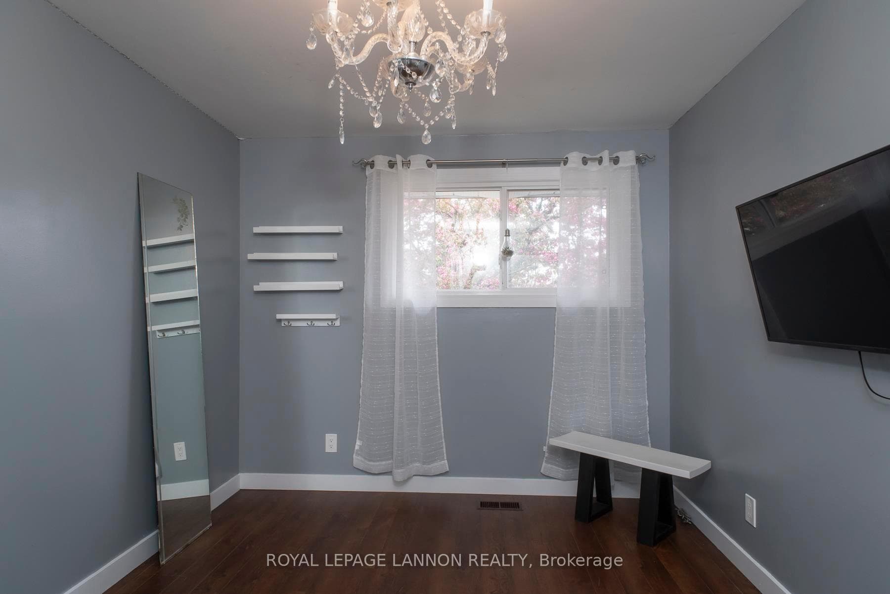 283 HINTON Avenue photo 35