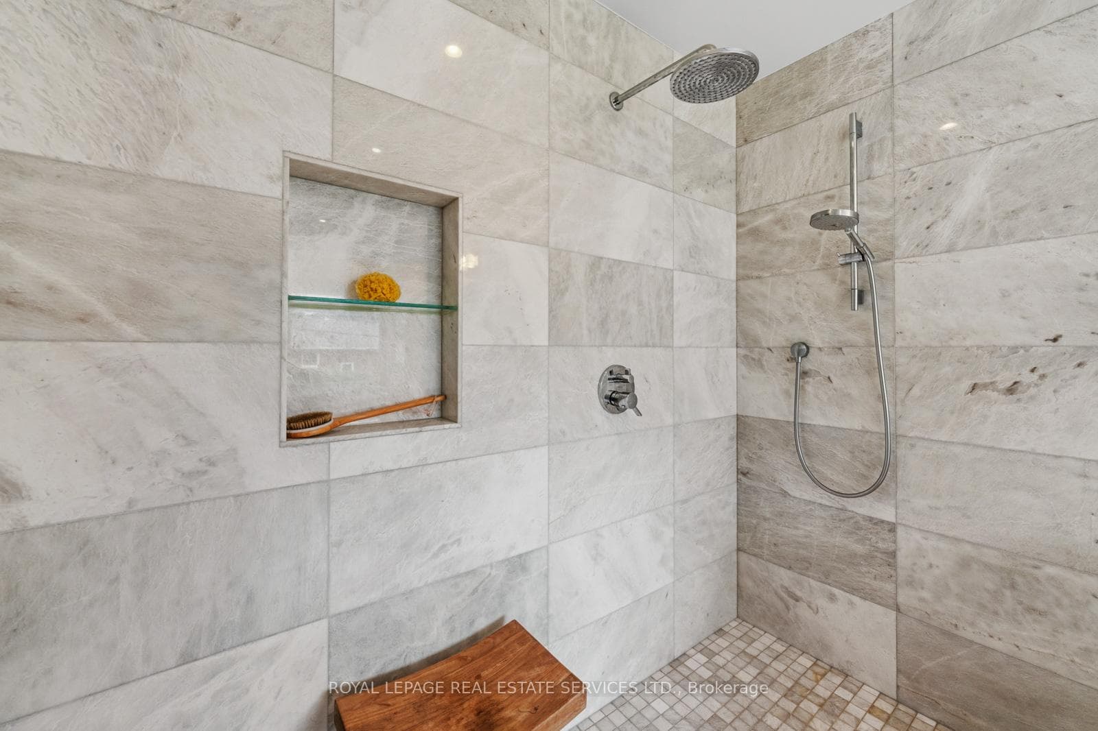 8 Firwood Crescent photo 28