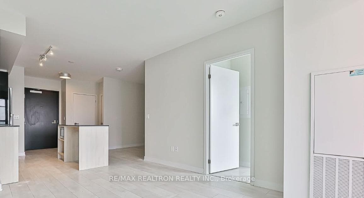 31 Tippett Road Unit 636 photo 16