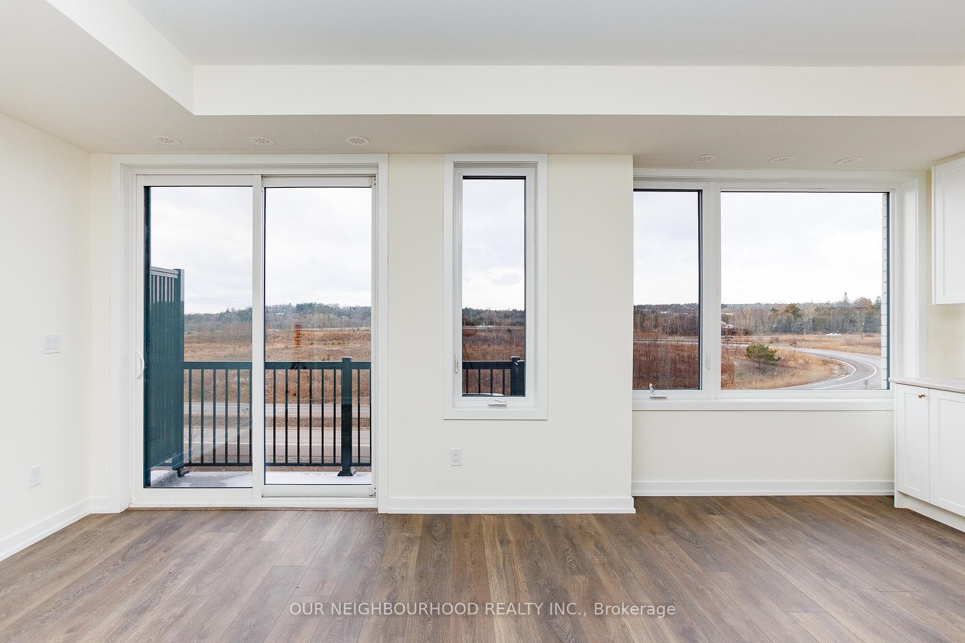 160 Densmore Road Unit 803 photo 3