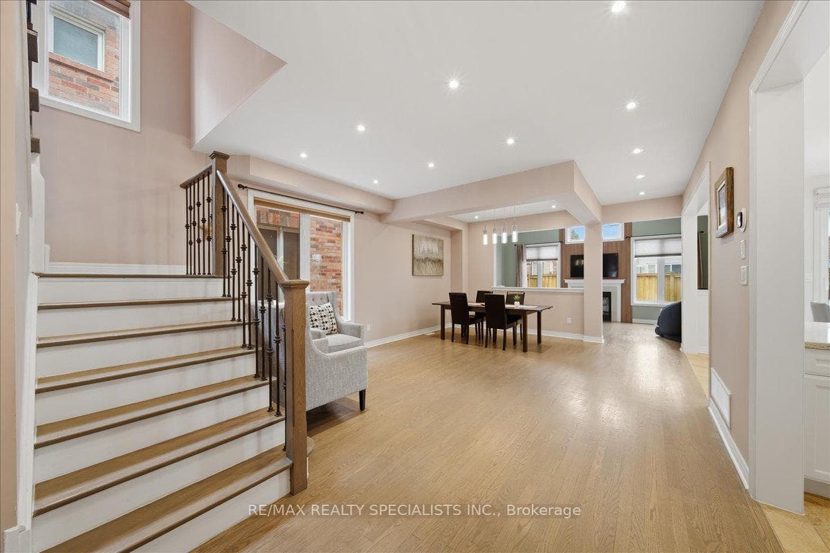 158 Downy Emerald Drive photo 10
