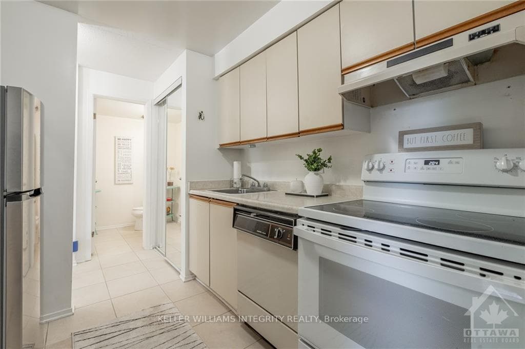 802 ST ANDRE Drive Unit 48 B photo 4