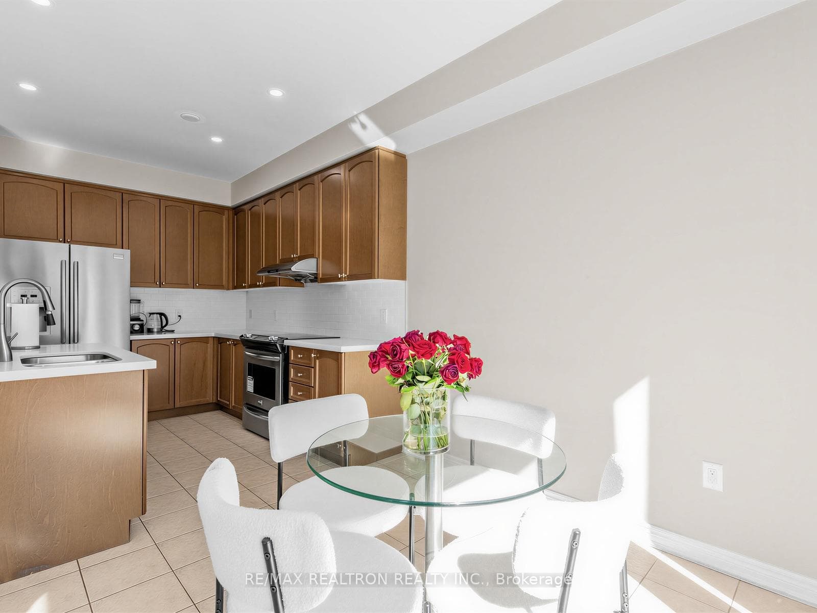 135 Windrow Street photo 15