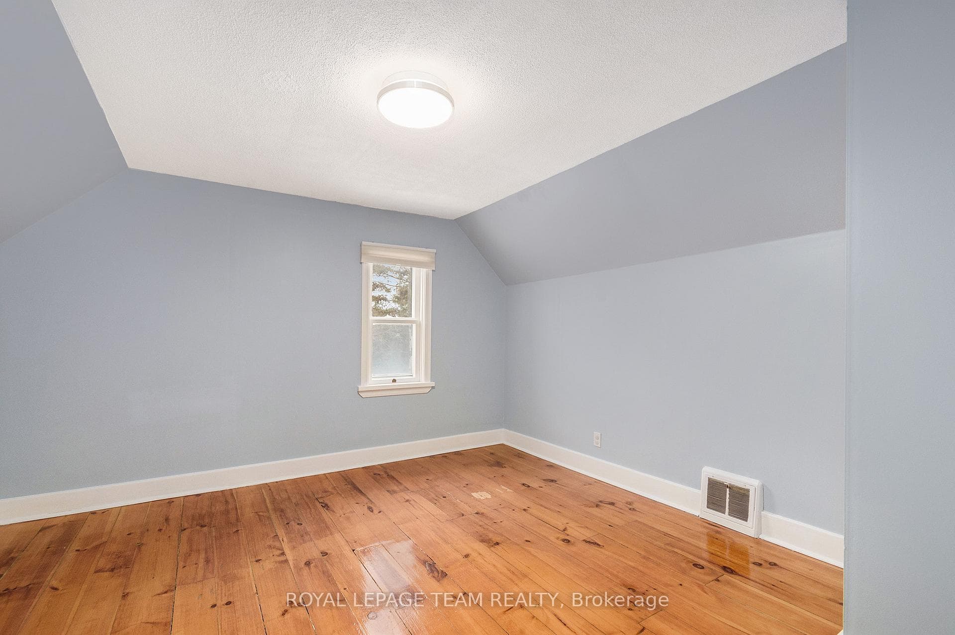 677 ROOSEVELT Avenue Unit 2 photo 15