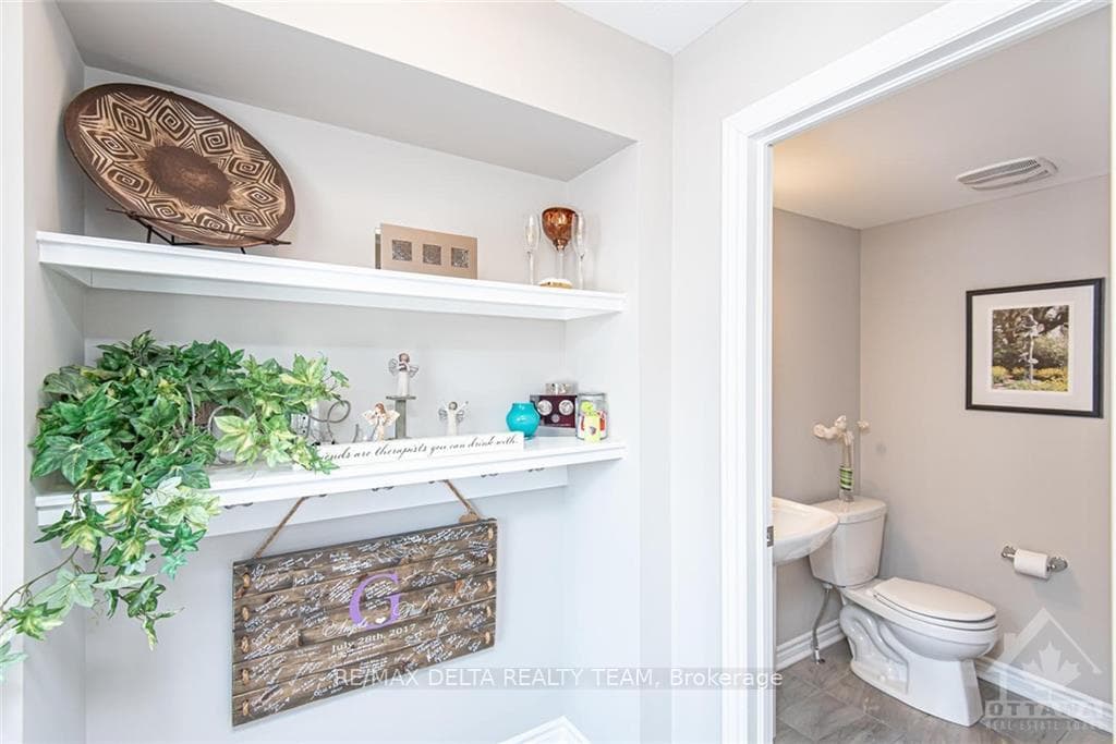 320 SWEETFERN Crescent photo 16