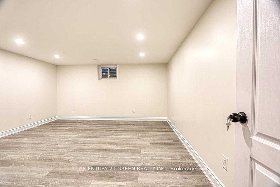 164 Gardiner Drive photo 28