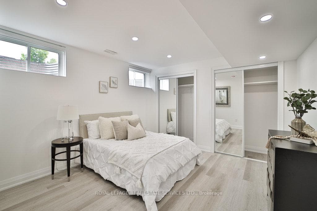 18 Valleybrook Drive photo 31