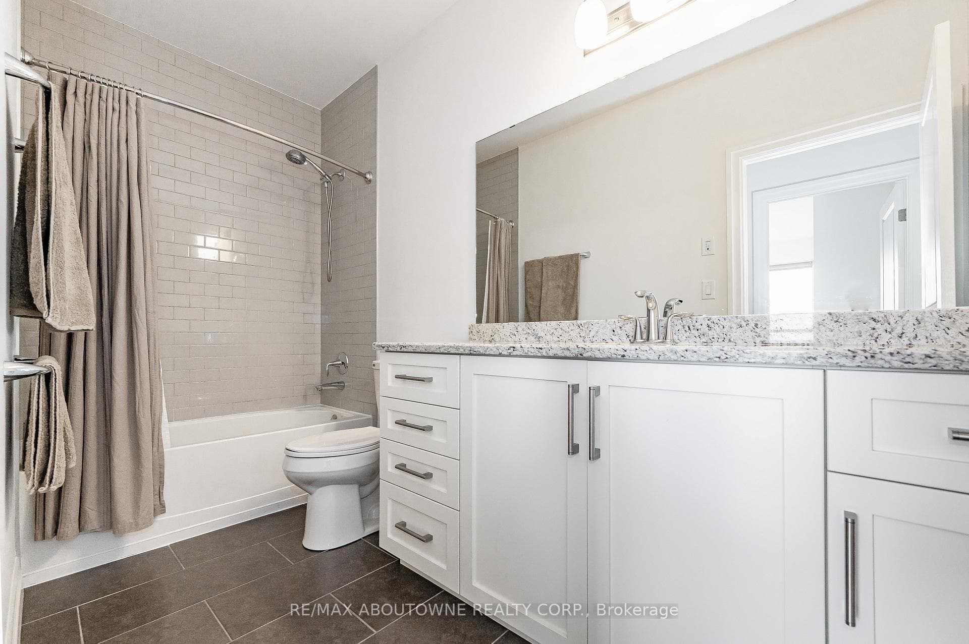 160 Macdonell Street Unit 1608 photo 9