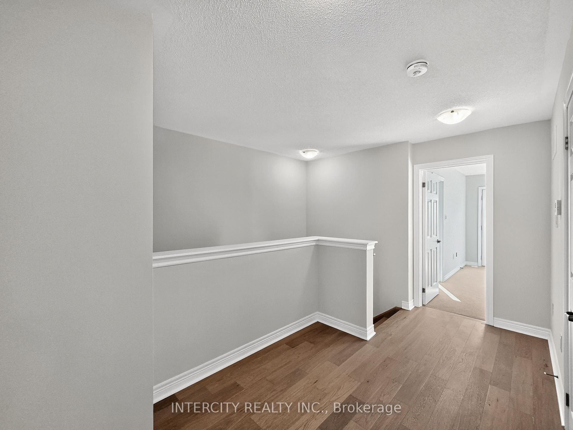 100 Grassbank Road photo 36