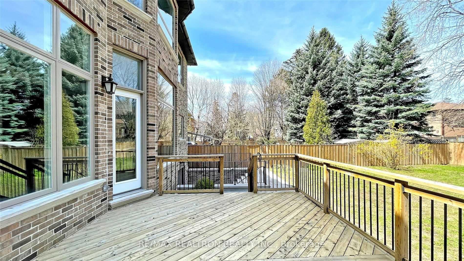 264 Dunforest Avenue photo 37