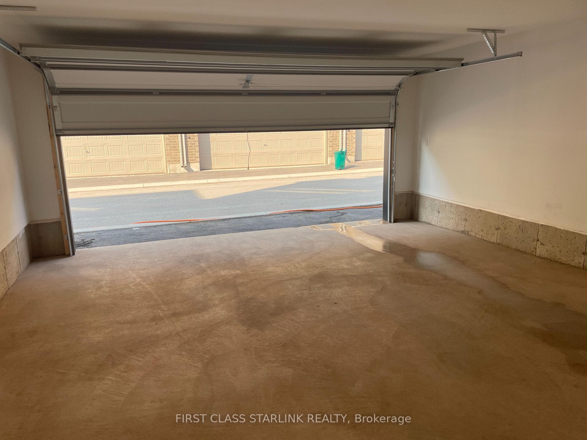 3036 Merrick Road photo 28